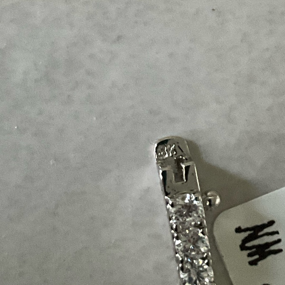 18kt Tennis Necklace - Picture 10 of 11